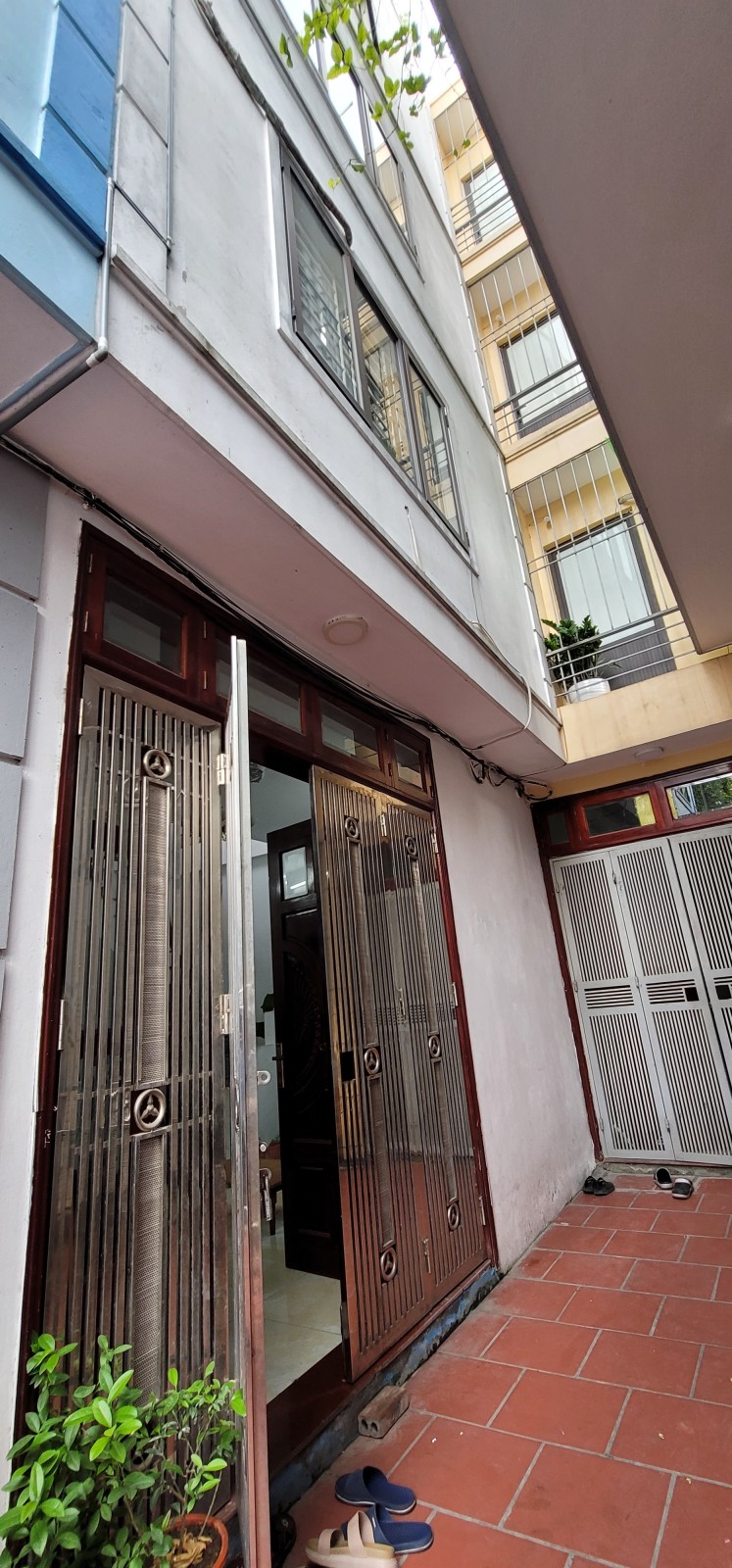 Nhà Gia Quất, Dt45m, nhà 5 tầng giá nhỉnh 3 tỷ.