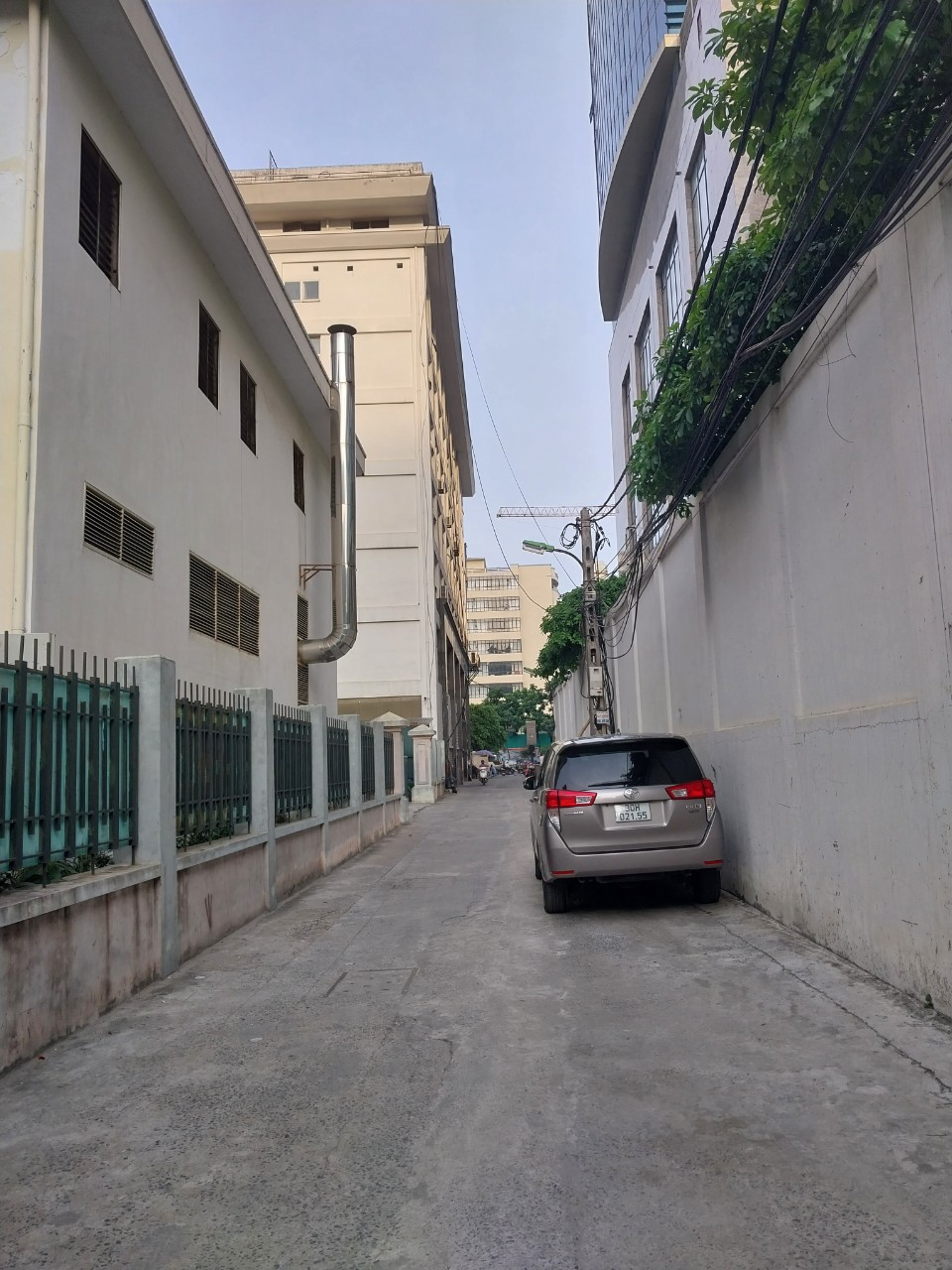 HIẾM ĐÊ LA THÀNH – NHÀ ĐẸP DÂN XÂY, Ô TÔ ĐỖ CỬA - 2 THOÁNG - TẶNG NỘI THẤT XỊN SÒ – 3T x 42M2, 5.5 TỶ