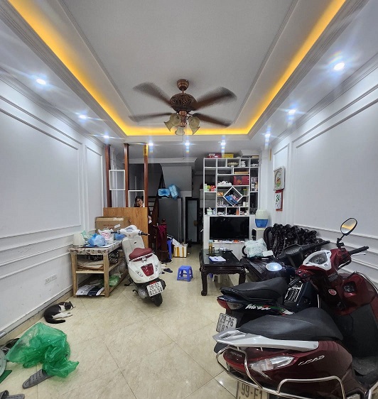 NHÀ ĐẸP PHẠM VĂN ĐỒNG – MẶT TIỀN LÝ TƯỞNG – GẦN PHỐ, GẦN Ô TÔ – NGÕ THÔNG THOÁNG – 6T x 35m2, NHỈNH 5 TỶ