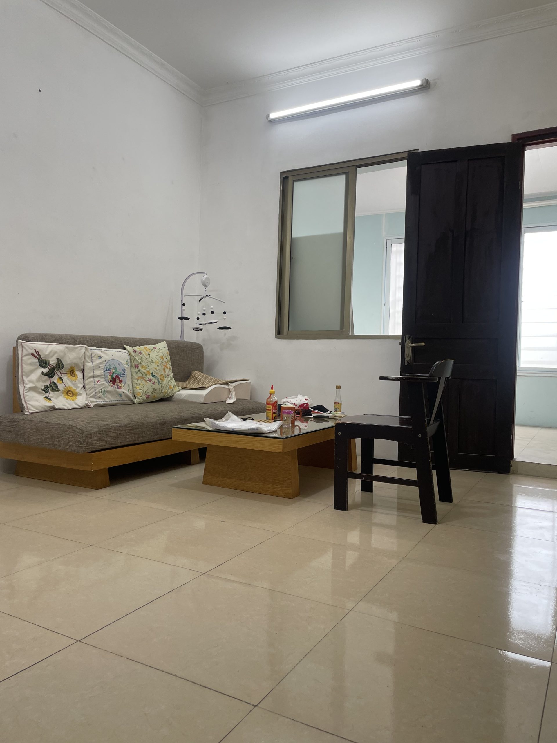 Căn hộ tập thể Lý Nam Đế-ô tô đỗ chân cầu thang-cách mặt phố 30m-2ngủ-căn góc 3mặt thoáng-an ninh 24/24-ở hoặc cho tây thuê đều đc