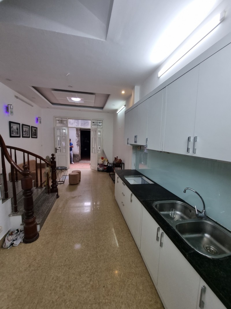 Bán nhà riêng phố Nguyễn Lương Bằng, DT 35m2 5 tầng, MT4m ô tô cách 20m, giá 4.2 tỷ