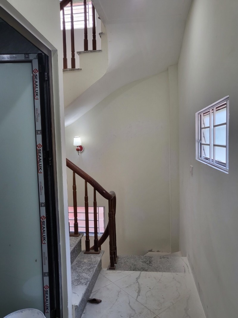 Bán nhà Chùa Láng 35m2 4 tầng, ngõ nông thoáng, gần phố, gần oto, nhỉnh 4 tỷ.