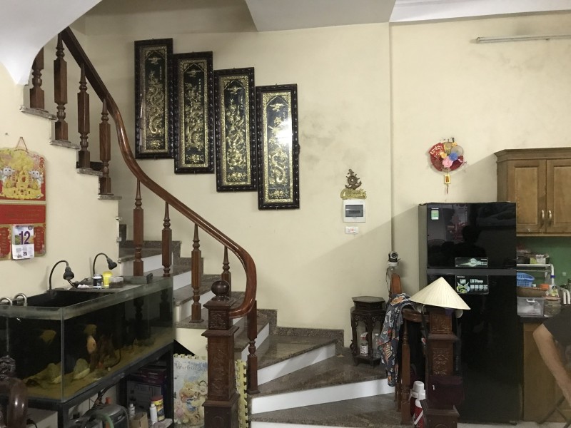 Bán nhà Hoàng Cầu chỉ hơn 4 tỷ, DT 33m2 4 tầng, nở hậu ngõ thông rộng, 2 mặt ngõ, dân trí cao, 3 bước ra hồ Hoàng Cầu