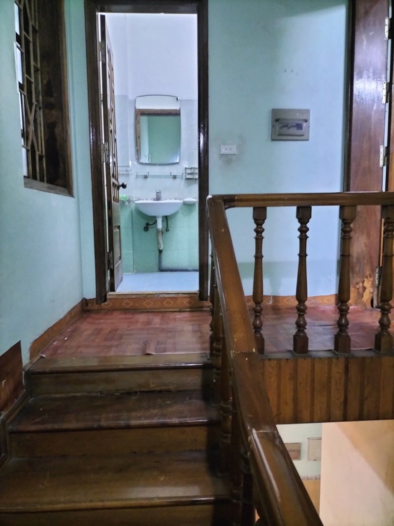 Bán nhà Hào Nam 43m2 4 tầng, 2 thoáng, gần oto, chỉ 3,9 tỷ