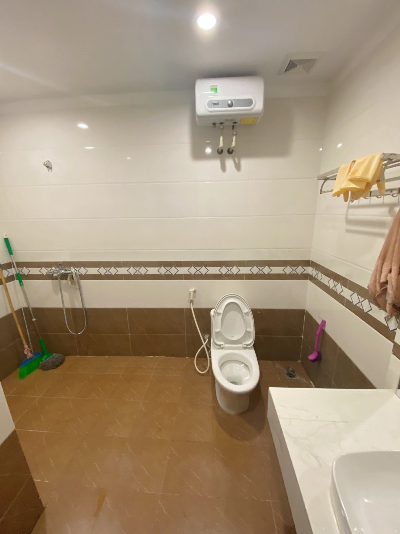 Bán nhà Trần Quý Cáp 35m2 x 6 tầng, ngõ nông, phân lô, gần oto, 4 tỷ