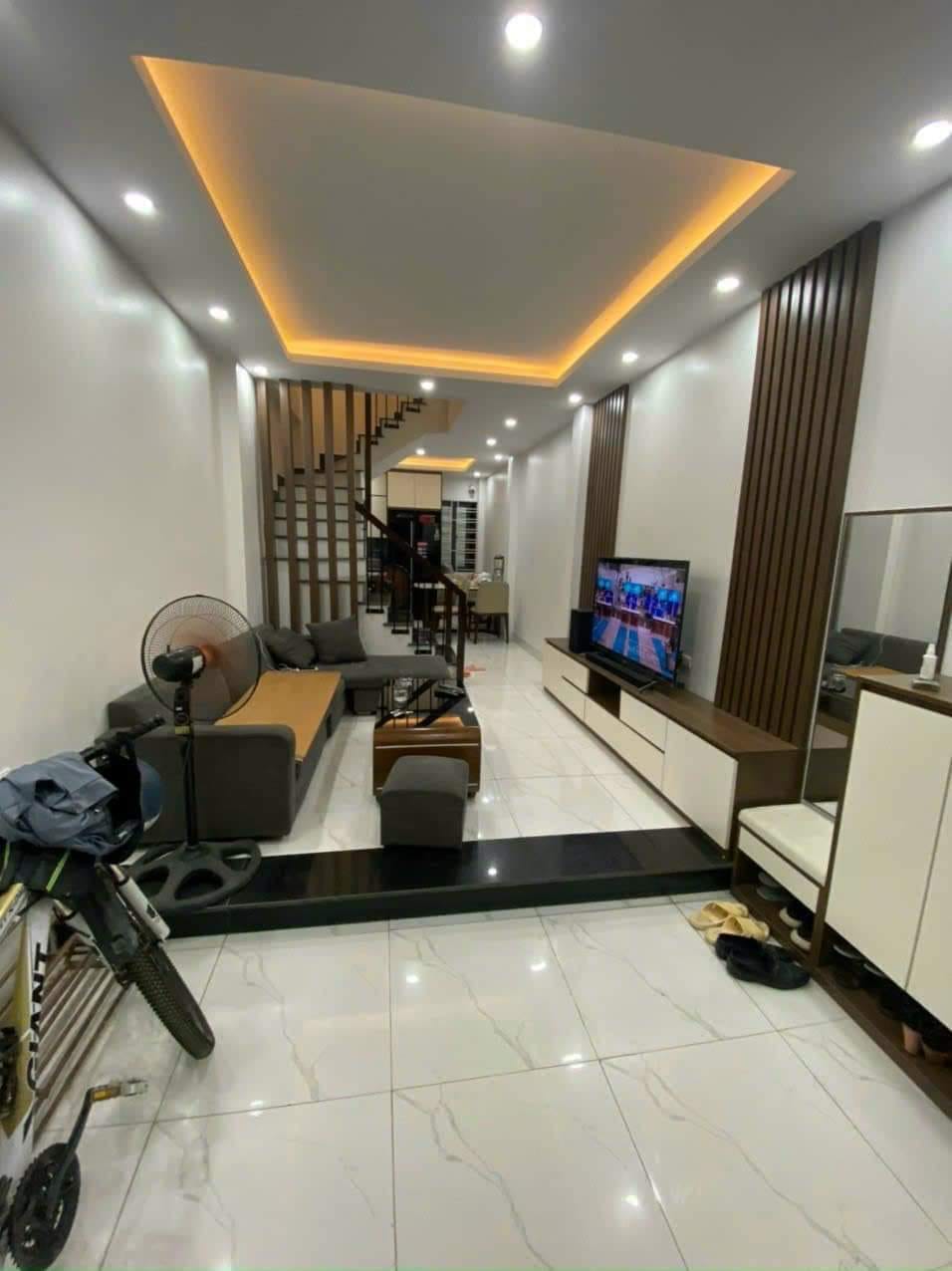 Bán Nhà Phố Hoa Lâm Gần Ngô Gia Tự, Long Biên 35m2, 5T giá 2,97 tỷ (Lô Góc)