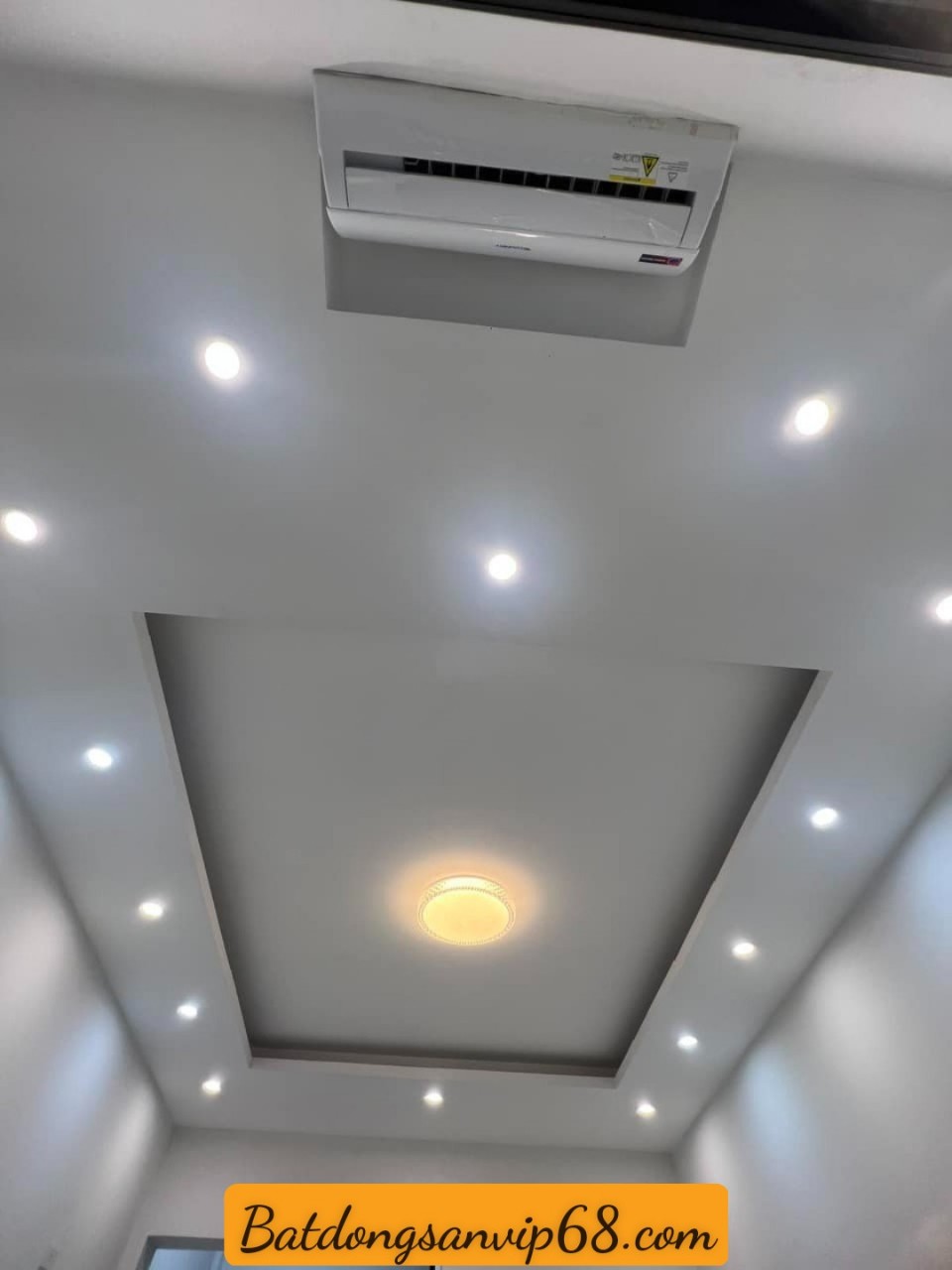 Bán nhà vị trí cực hiếm, ô tô đỗ cửa gần phó Tôn Đức Thắng, quận Đống Đa giá 7.9 tỷ.