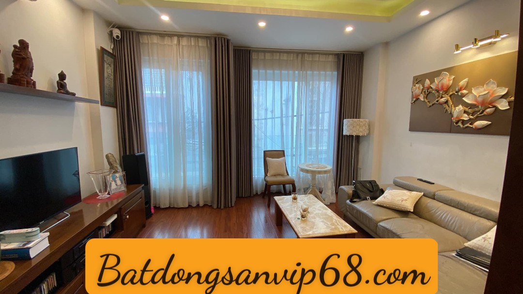 Bán nhà ngõ 73 Hoàng Ngân, phường Nhân Chính, tầng 1 để ô tô, mặt tiền 5m giá 7.7 tỷ