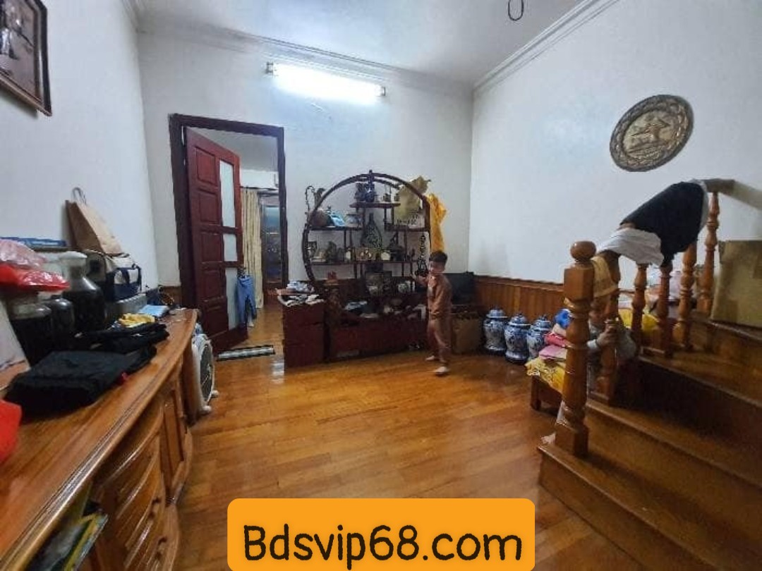 Cần bán căn nhà ngõ 34 Hoàng Cầu, ô tô đỗ cửa, gần hồ Đống Đa 32m2 giá 7.85 tỷ