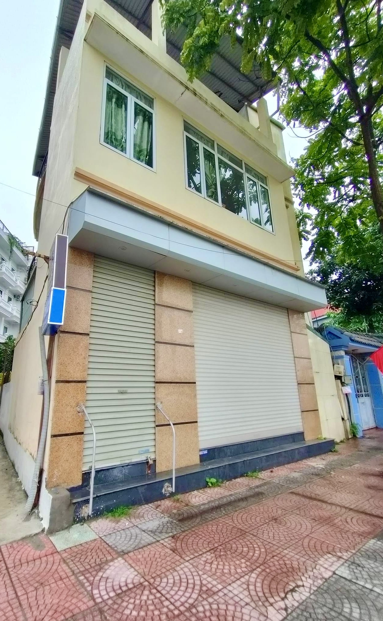 Bán nhà mặt phố Lô góc 120m² phường Gia Thuỵ, Long Biên - Vỉa hè KD bất chấp