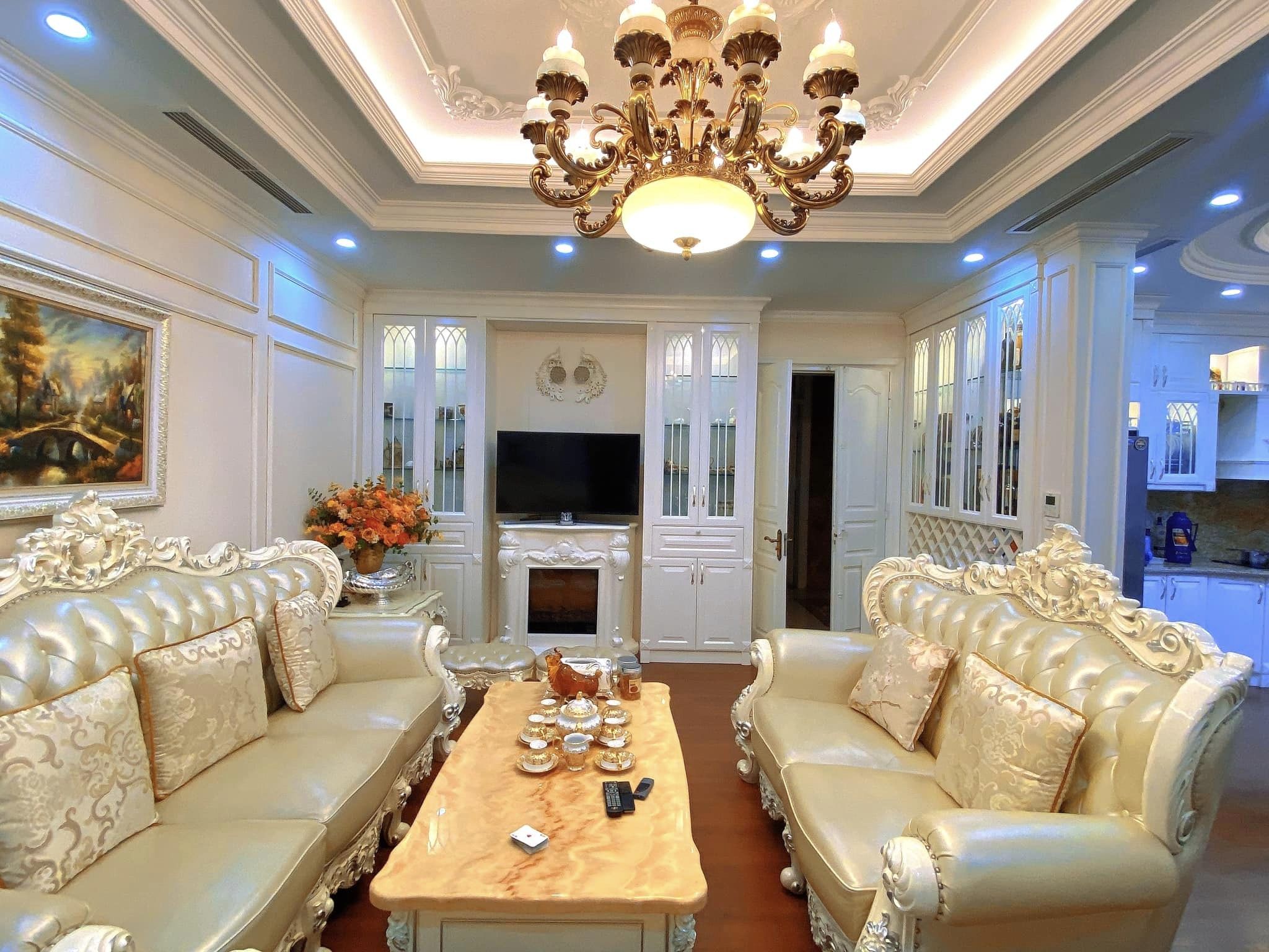 BIỆT THỰ ĐẲNG CẤP TT CẦU GIẤY- TẶNG FULL NỘI THẤT NHẬP KHẨU - LÔ GÓC - THANG MÁY MẶT TIỀN QUYỀN LỰC.