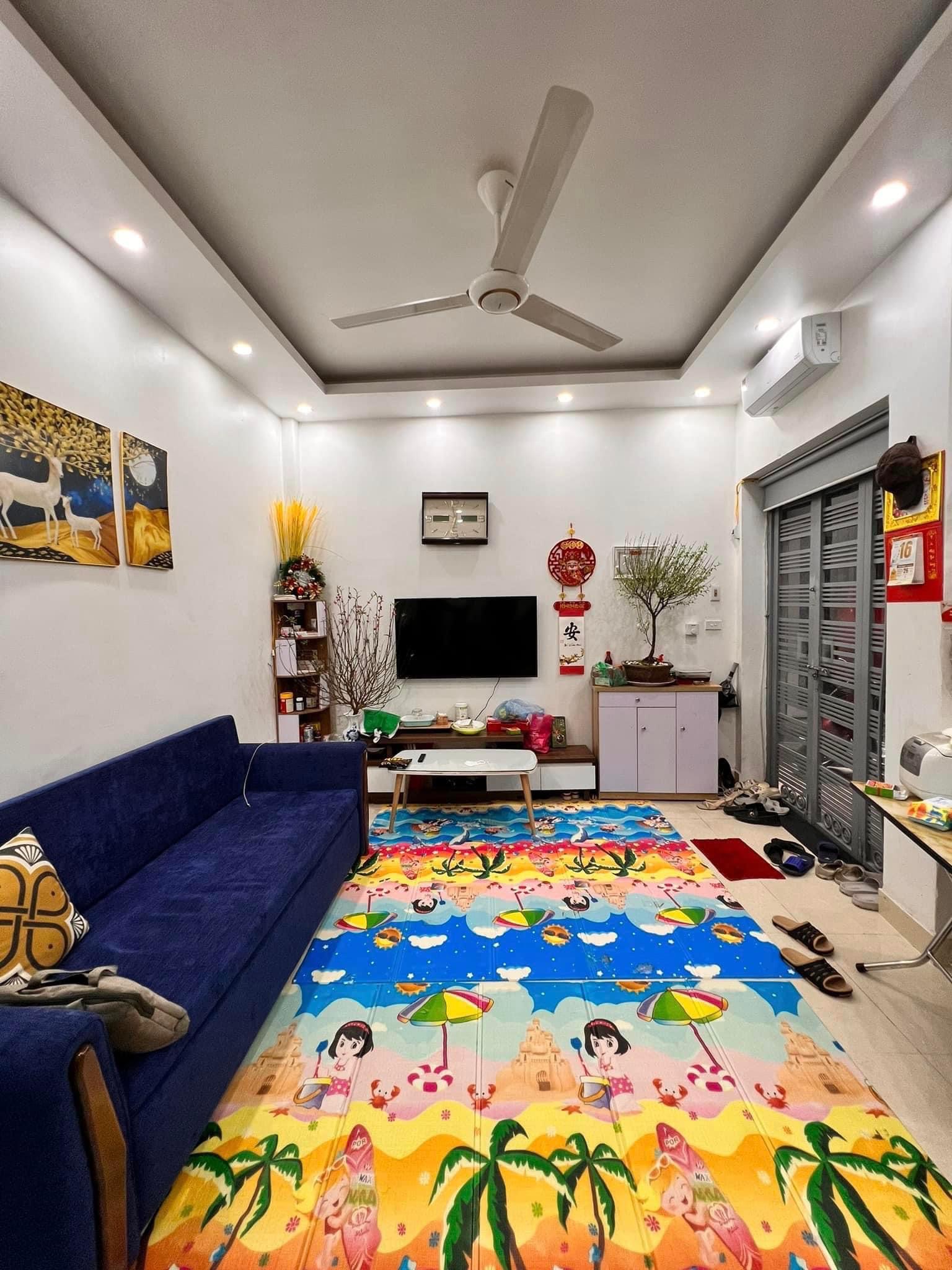 Bán nhà Linh Quang.ô tô đỗ cổng,10m ra ô tô tránh50m ra hồ 27m2,5tầng,mt:4m