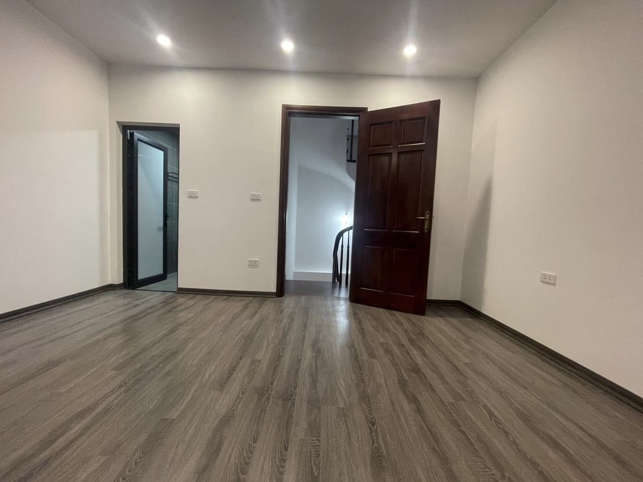 Siêu rẻ! Nhà mới phân lô 30m2 5 tầng giá 3.8 tỷ tại Đào Tấn, Ba Đình, Hà Nội. LH 0914899025