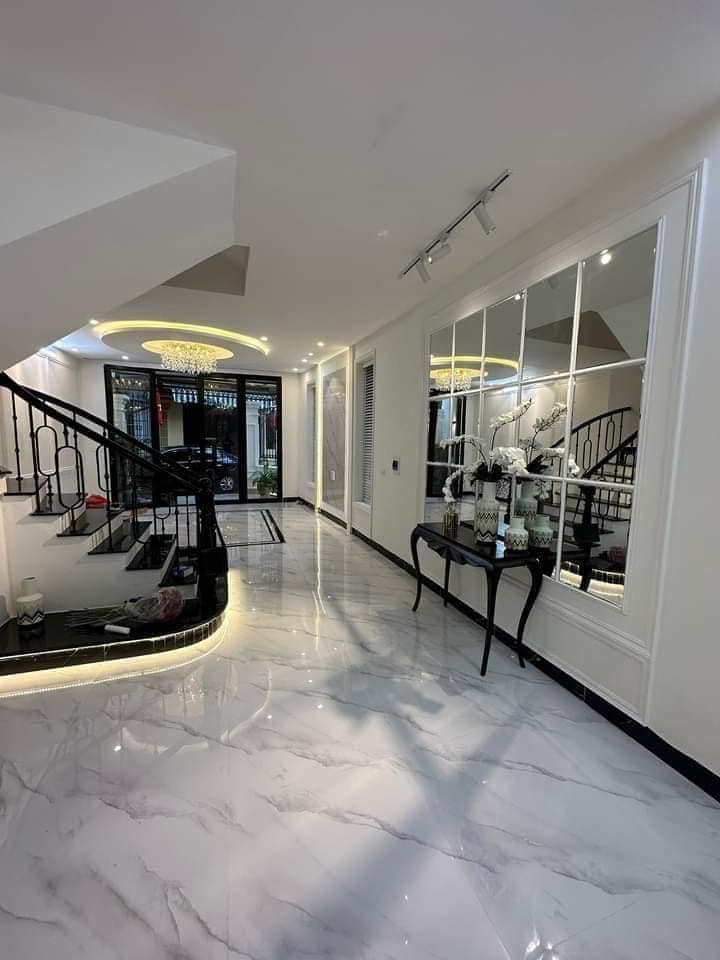 Siêu Rẻ Tại Ba Đình! 209m2 giá 28 tỷ, gara 3 ô tô, ngõ ô tô, đang cho thuê $24000/Năm tại Đội Cấn, Ba Đình, Hà Nội. LH 0914899025