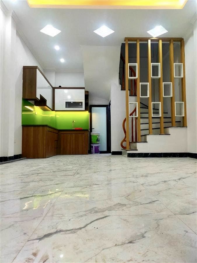 ✅ Hơn 3 tỷ có nhà 5 tầng ngay mặt đường Hồng Tiến - Ô tô đỗ cửa đúng nghĩa