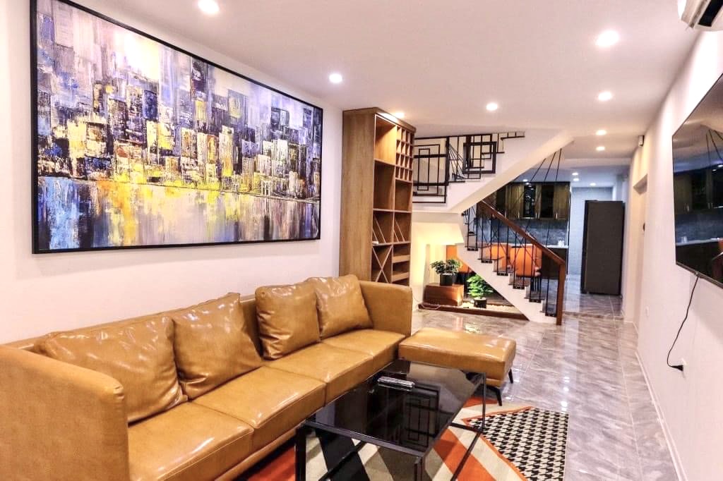 Bán nhà 62m² x 5T Ngọc Lâm, Long Biên - Chỉ 1 nhà ra phố, VIEW Hồ Triệu Đô