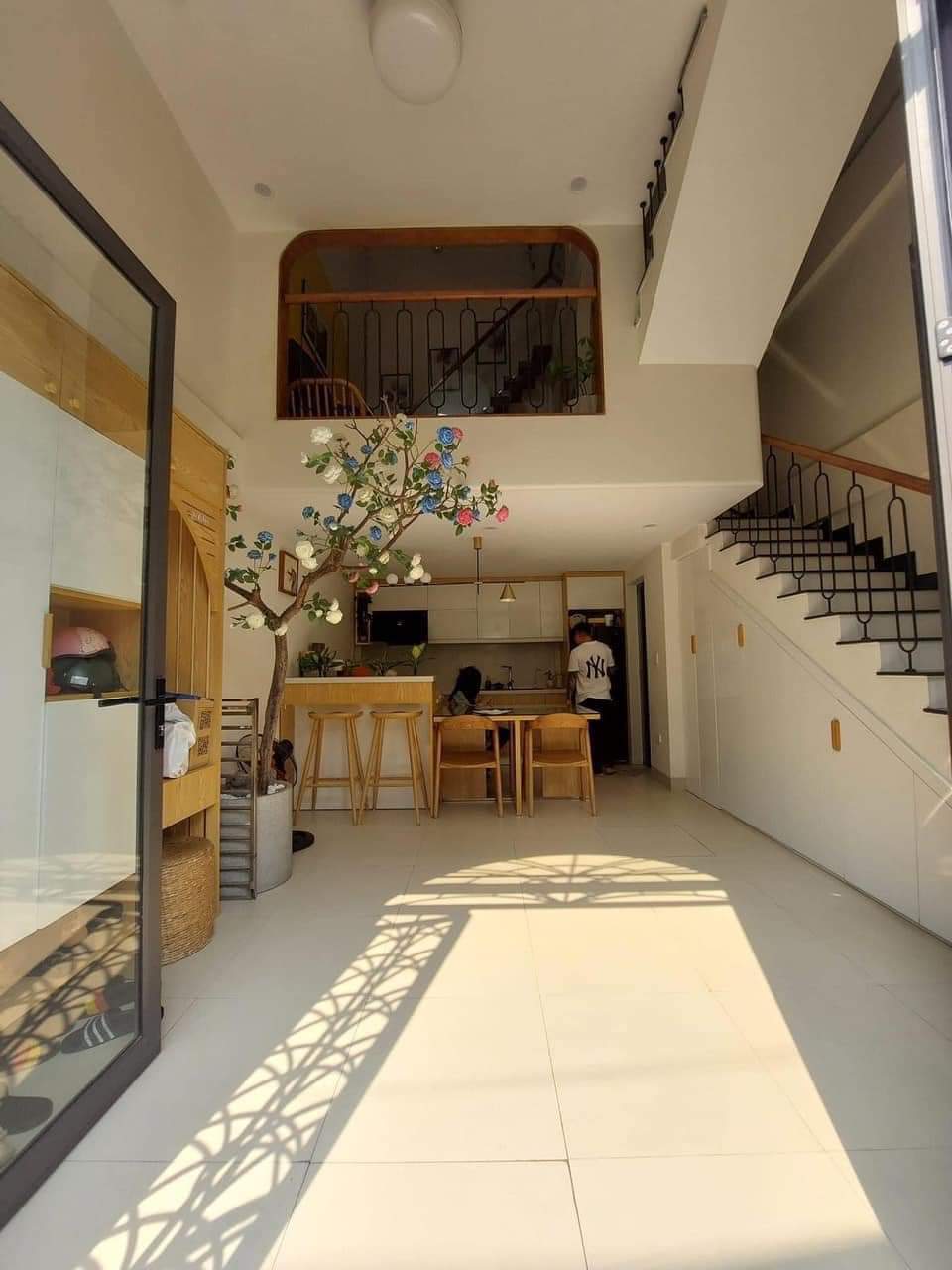 Siêu phẩm Long Biên. 32m2, 5tầng.Oto đỗ cửa, full nội thất, ở luôn. Nhỉnh 3tỷ