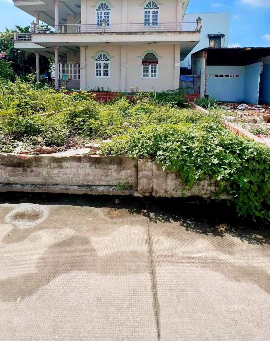 Bán đất full thổ cư, hẻm xe hơi quay đầu. Phường Tân Phú, Quận 9. 50m2. Ngang gần 6m. Giá 2tỷ8. Khu dân cư hiện hữu.