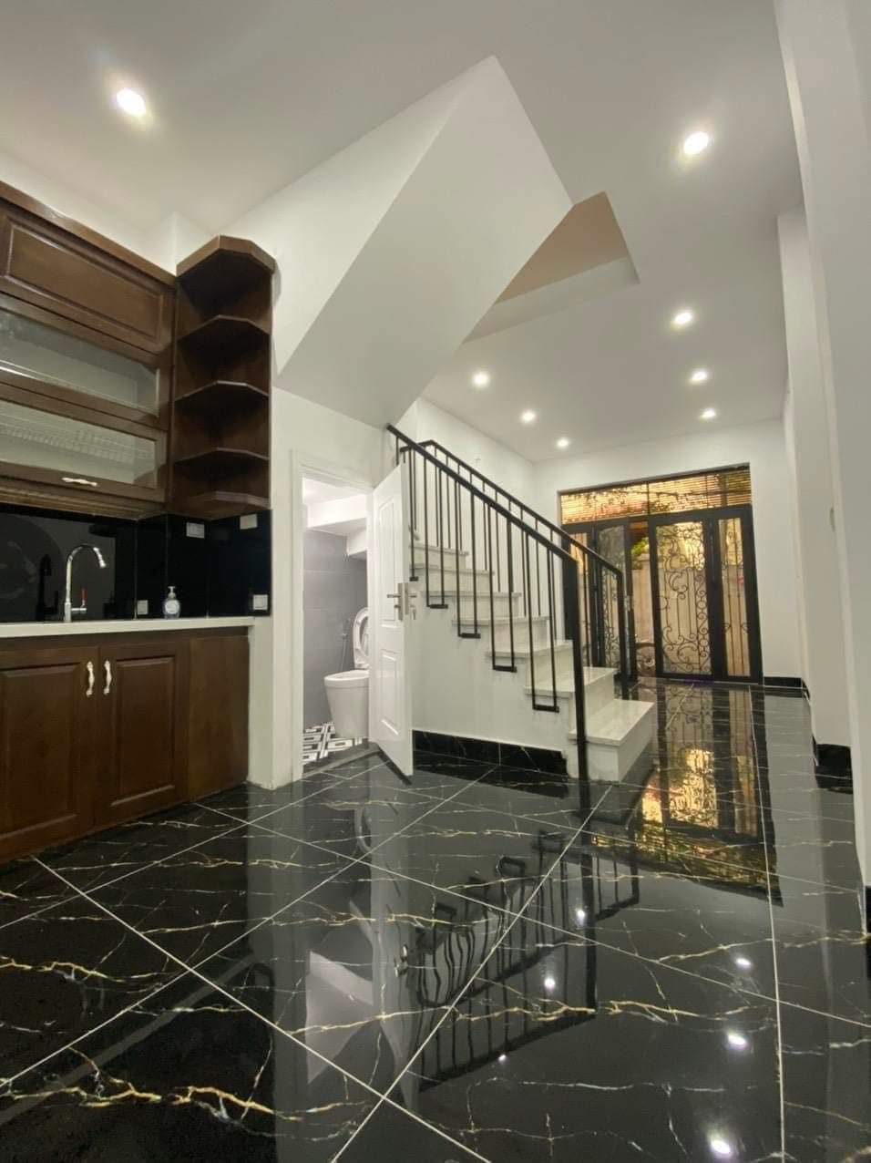 Bán nhà riêng Cầu Giấy - Chỉ 4.3 tỷ sở hữu ngay nhà mới đẹp, ở luôn - 2 thoáng - gần phố - tiện ích