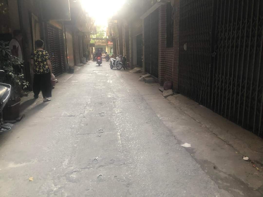 NHÀ BÁN NGUYỄN THÚC KHÁNG. MẶT PHỐ.ÔTÔ VÀO NHÀ. DT 46M. 4TẦNG. MT 5M. NHỈNH 6 TỶ. ĐANG CẦN BÁN GẤP.