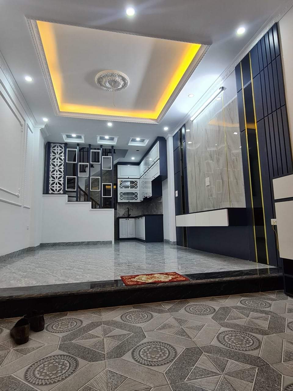 Chính chủ bán nhà Phân lô, ô tô đỗ cửa, kd sầm uất. Nguyễn Khuyến Hà Đông. Dt 40m, 5t, mt 3.6, giá 6.5 tỷ.