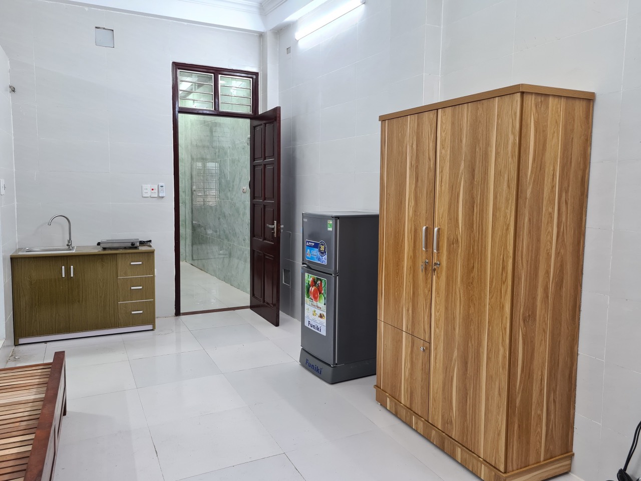 NHÀ ĐẸP -KHU VỰC TRẦN BÌNH- NOENHIỀU TIỆN ÍCH -HÀNG XÓM THÂN THIỆN.