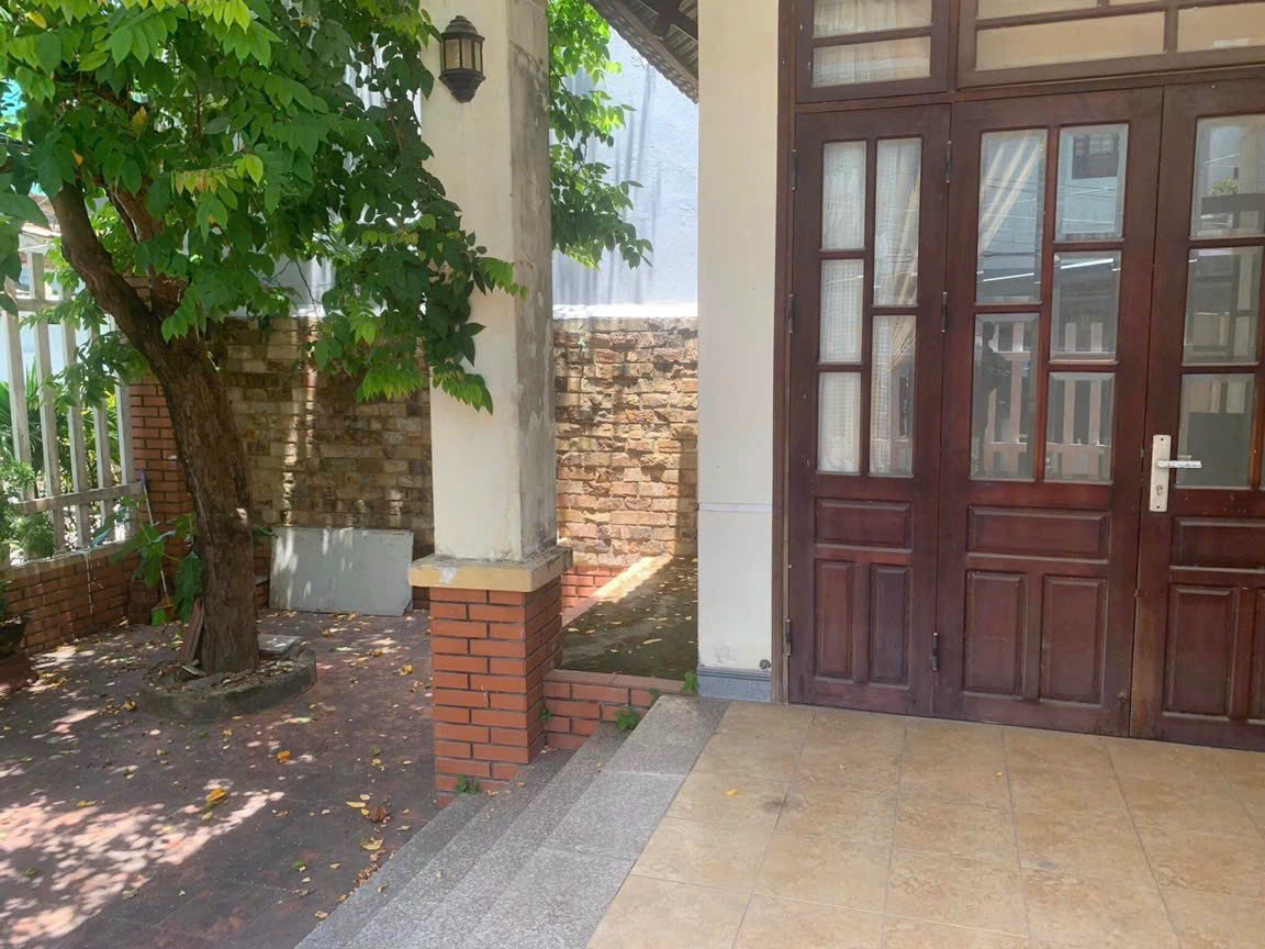 Hạ chào 2 tỷ, Kiệt ô tô 6m, Nhà C4 188m2, Đường Đống Đa, trung tâm quận Hải Châu, TP Đà Nẵng.