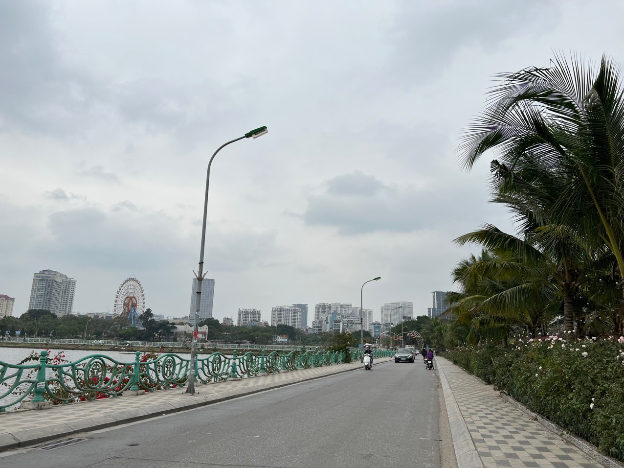 Bán nhà Trịnh Công Sơn, cổng CV Nước Hồ Tây 50m x 6t, mt4,6m. Giá 12.x tỷ