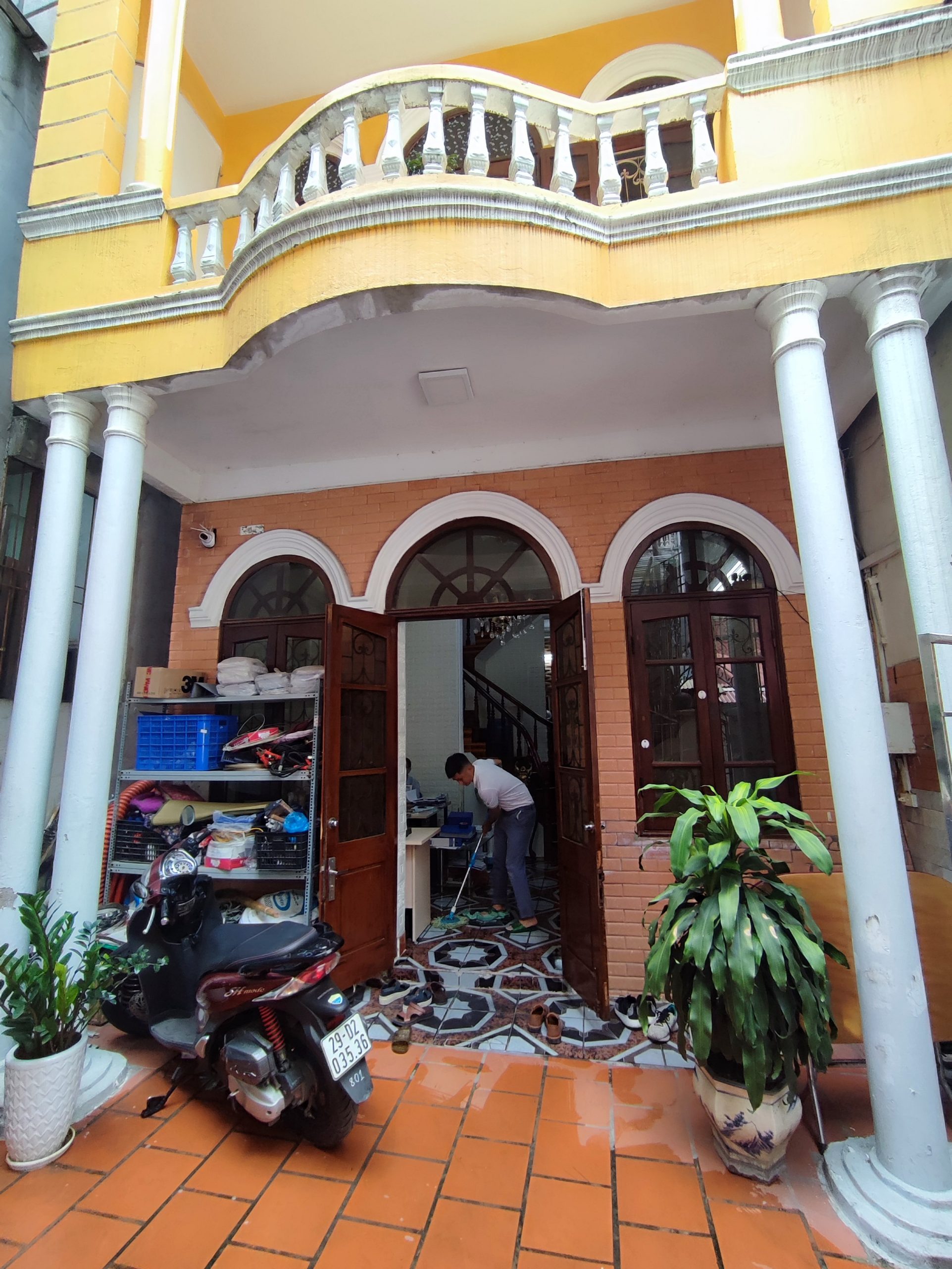 Bán nhà Ba Đình DT sổ 80m2 mặt tiền 6.7m giá chỉ nhỉnh 5 tỷ. Vị trí đẹp. Dòng tiền ổn định. Sổ đỏ cất két.