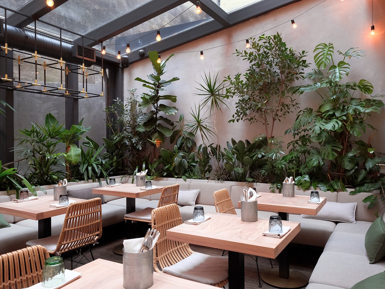 Cho thuê MBKD phố Nhà Chung-DT 128m-MT 5m