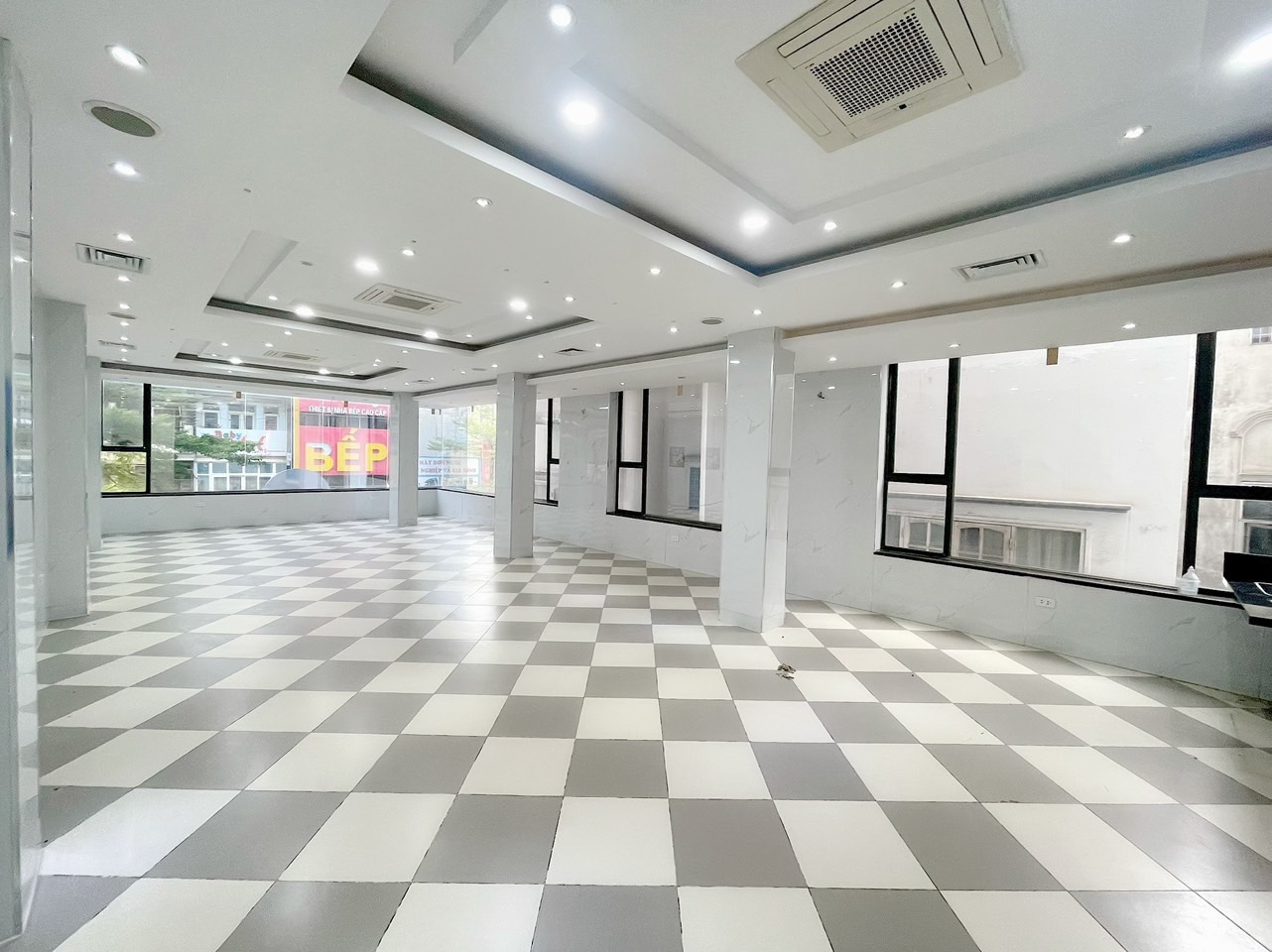 Cho thuê Lô Góc phố Tây Sơn-DT 90m-MT 6m