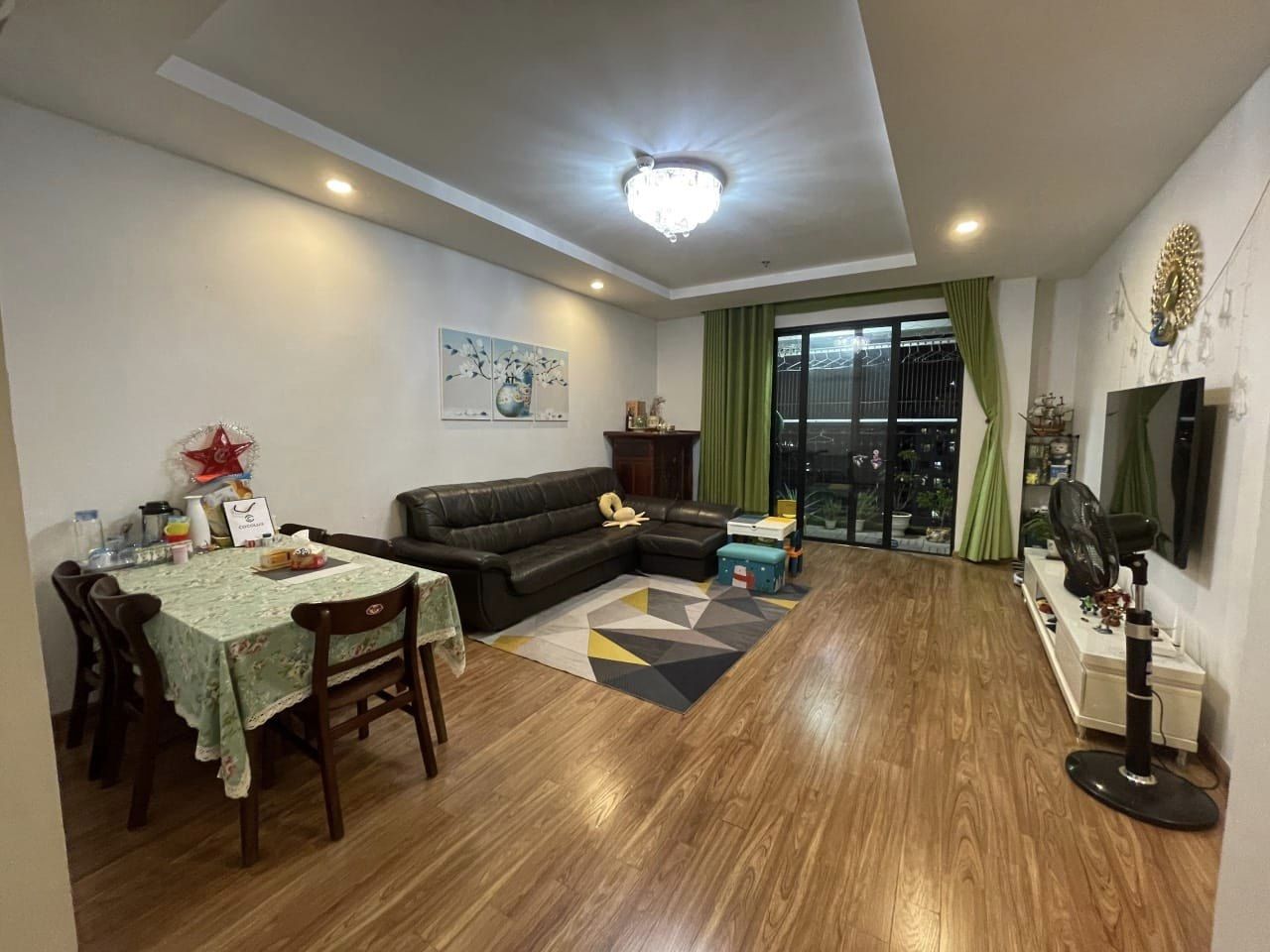 Bán gấp CHCC Times City giá 4,9 tỷ có diện tích 100m2 ,View đẹp