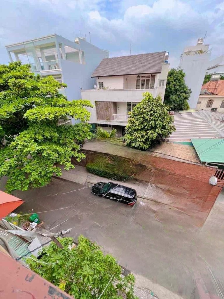 Nhà Hẻm Xe Tăng 78m2 X 5 Tấm 10 Pn Nguyễn Gia Trí chỉ 195 triệu/m².