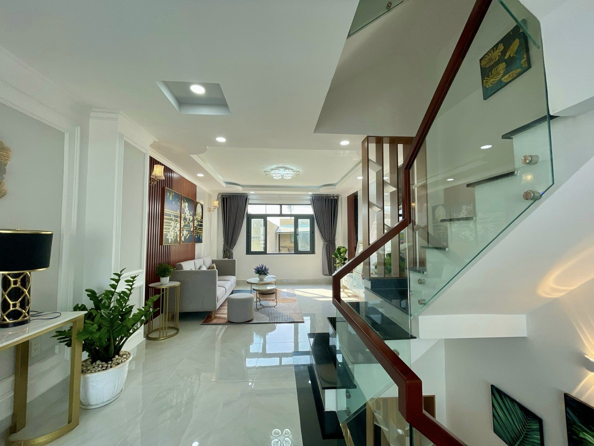 Bán nhà 47m2 phố Nghi Tàm, Tây Hồ Gara Ô tô đua Chủ tự xây 5 phòng ngủ 7.1 Tỷ