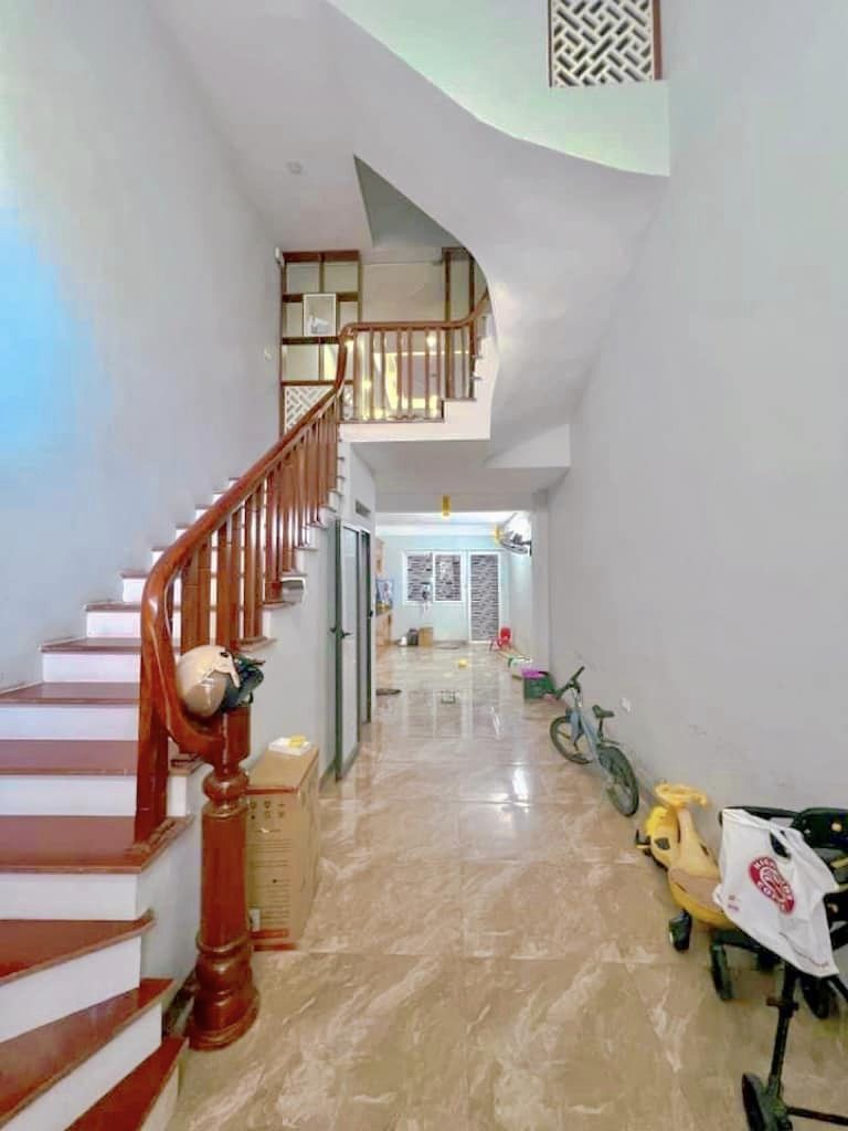 bán nhà bằng liệt phố- hoàng mai - nhà đẹp 6 tầng -ngõ rộng 3.5m xe ba gác tránh nhau thoải mái