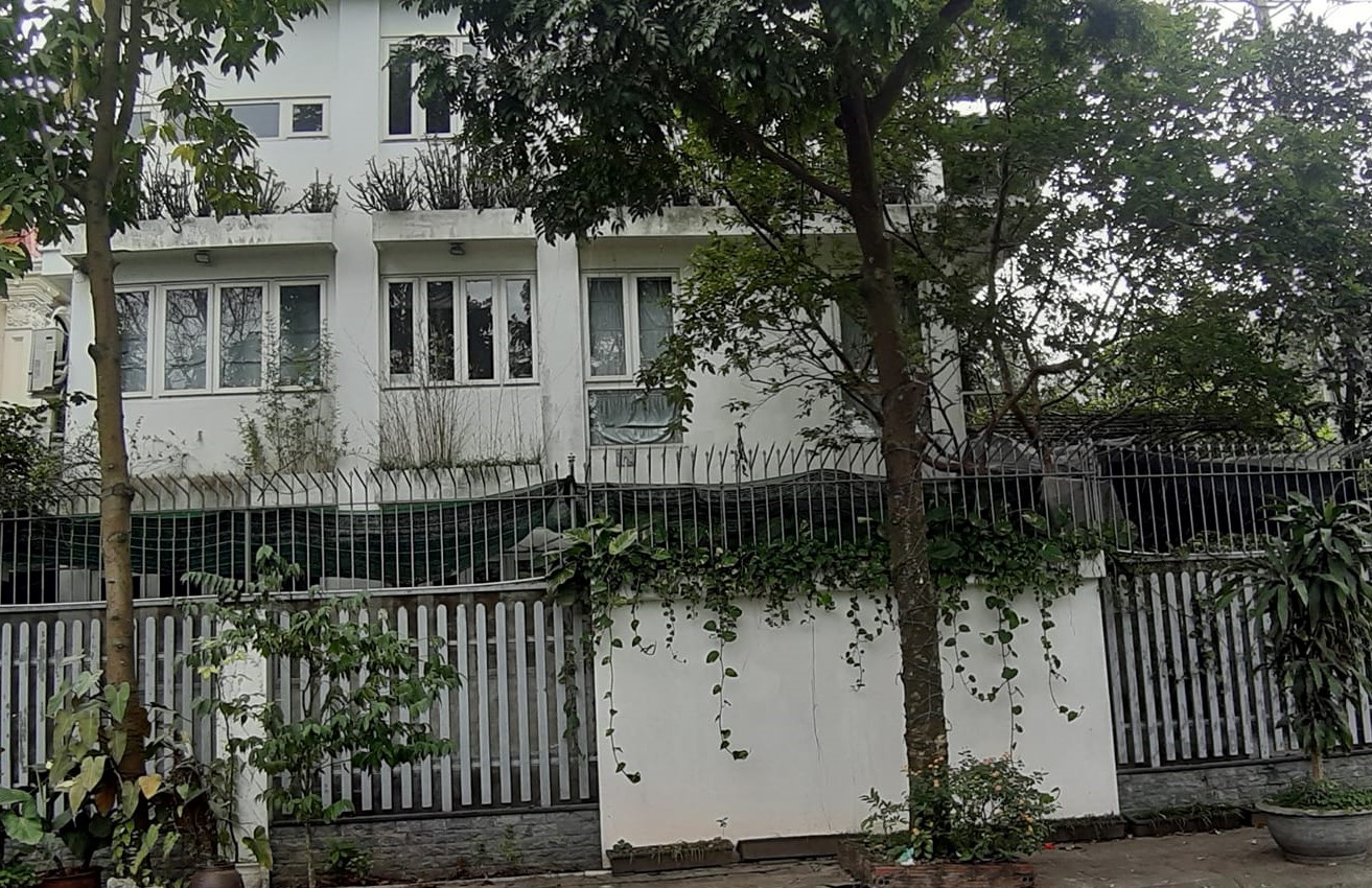 CHO THUÊ CẢ TÒA NHÀ BIỆT THỰ TRẦN THỦ ĐỘ, 300 M2 GIÁ 110 TRIỆU/THÁNG (cả 3 tầng), 70 Triệu (tầng 1) - KINH DOANH ĐỈNH.