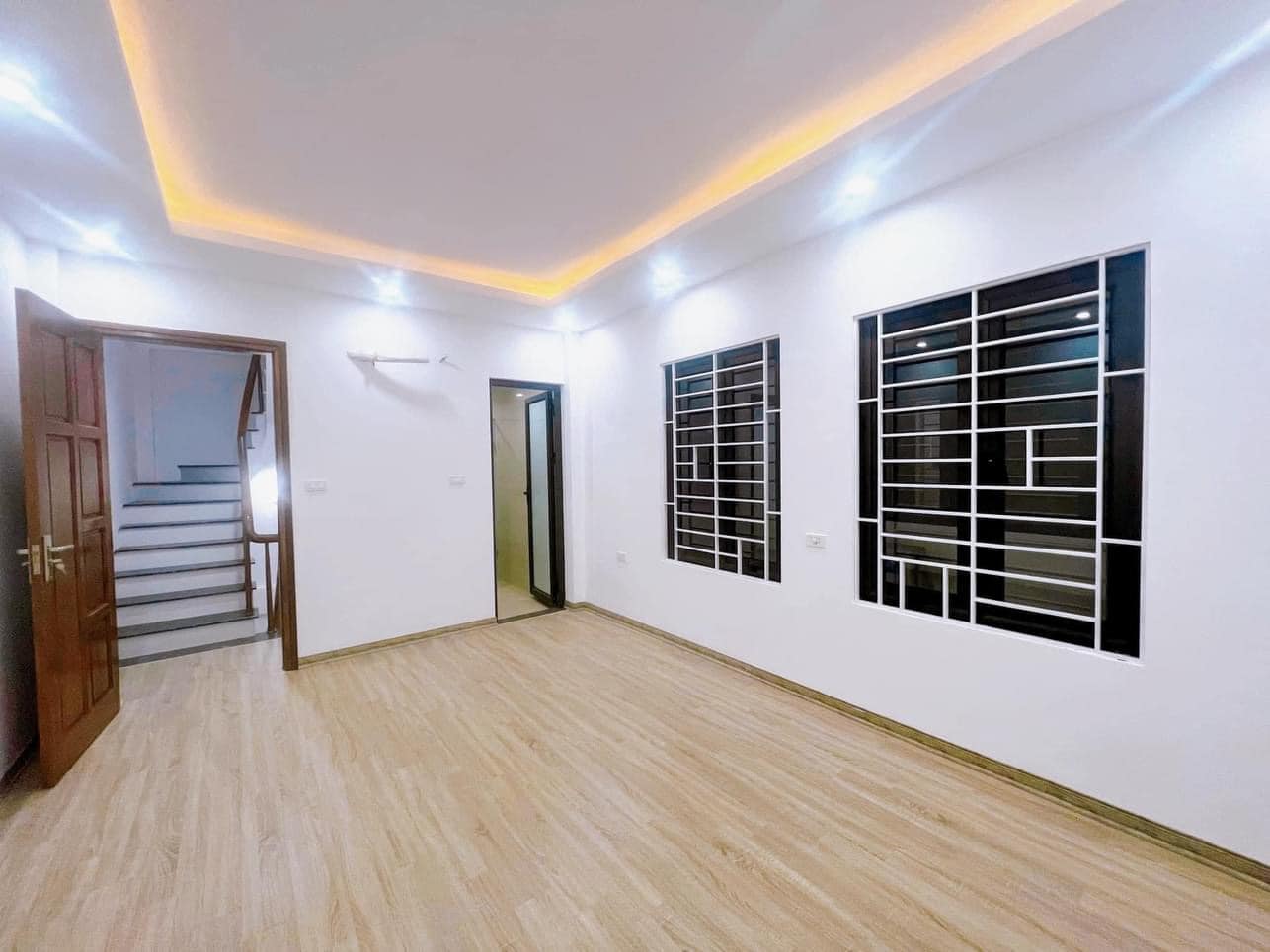 bán nhà định công - mới kinh koong - mặt tiền khủng - đoạn phố sầm uất - giá yêu thương 4 tỷ.