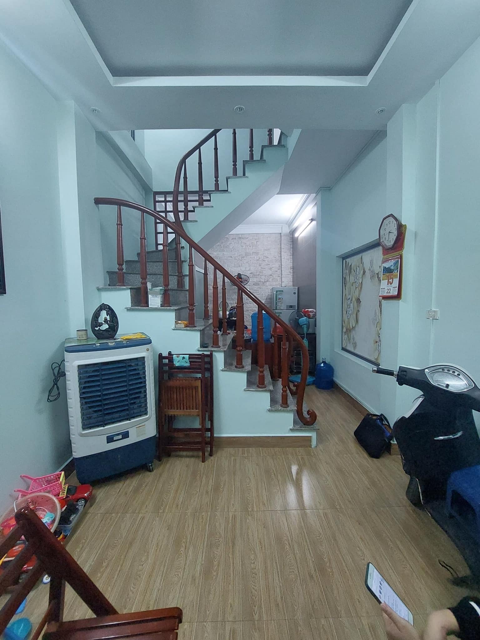 Bán nhà Bạch Mai cạnh Chợ Mơ, Sh quay trước nhà, DT37m2, Giá 3.7 tỷ.