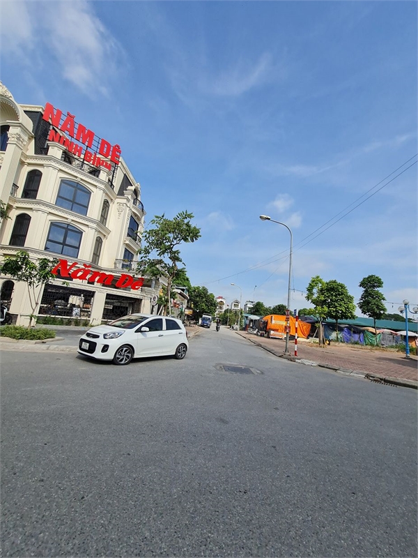 Lần đầu tiên có mặt trên thị trường. Lô góc 60m2, đương 12m tại Trâu Quỳ, Gia Lâm.