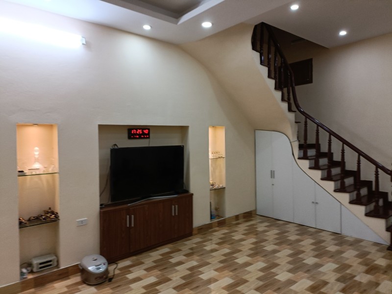 Bán nhà Hoàng Cầu 33m2 4 tầng, nở hậu ngõ thông rộng, 2 mặt ngõ, dân trí cao