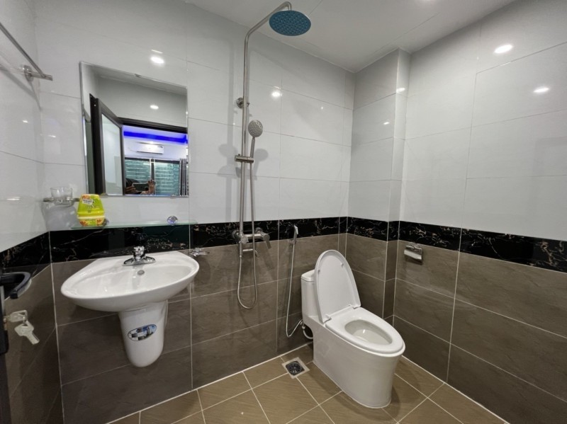 BÁN NHÀ ĐẸP Ở NGAY THÁI HÀ 31M2 X 5 TẦNG, GẦN PHỐ, 3PN, 3 GÁC ĐỖ CỬA, NHỈNH 5 TỶ