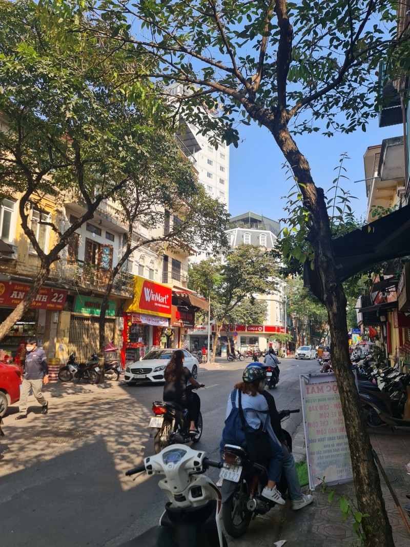 Bán nhà mặt phố Hàng Than, Ba Đình, 126m2. LH: Địa Thủy Sư Trần Thọ