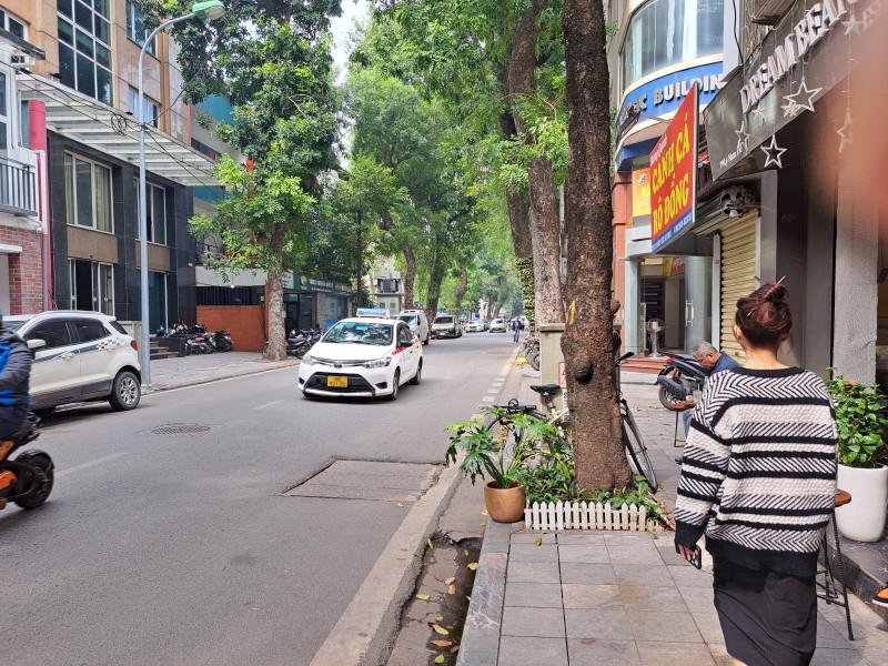 Bán nhà mặt phố Lý Nam Đế, Hoàn Kiếm, 4m mặt tiền. LH: Địa Thủy Sư trần Thọ