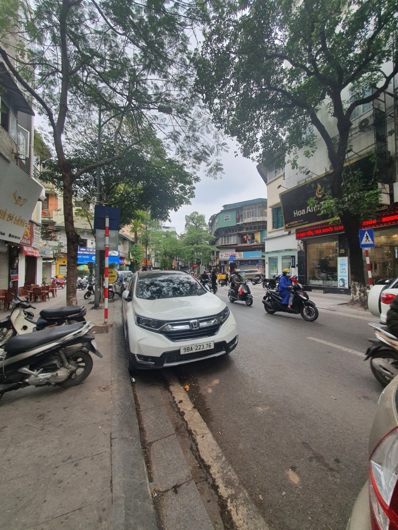 Bán nhà mặt phố Quán Thánh, 12m mặt tiền. LH: Địa Thủy Sư Trần Thọ