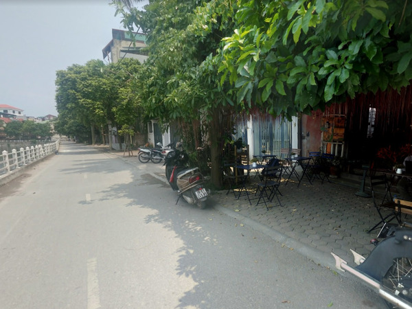 Các nhà ở mặt ngõ 152 Bồ Đề hiện nay có khả năng kinh doanh tốt nhờ vị trí nhìn ra hồ thoáng mát ban-nha-ngo-152-bo-de-long-bien-2