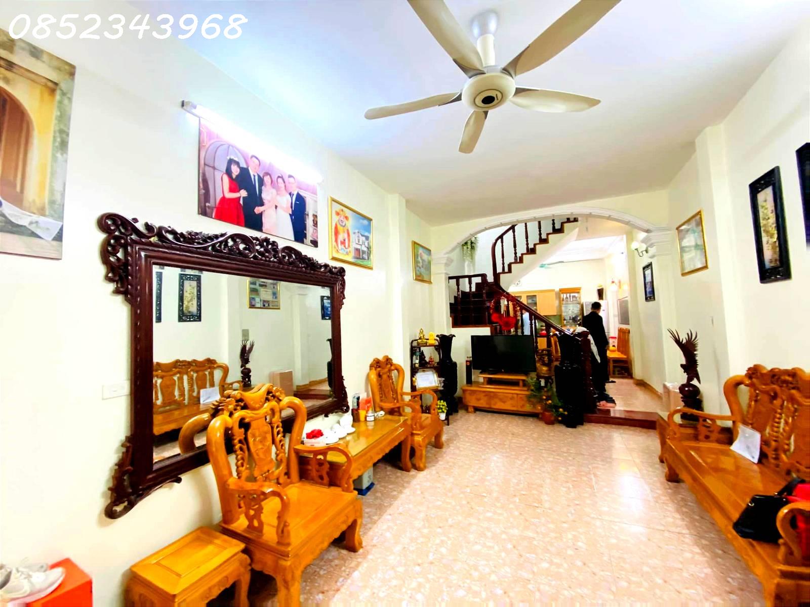 Bán nhà Yên Hòa, Cầu Giấy, 48m2, 5 tầng, tặng nội thất, gần trường Ngoại Thương, giá 5.88 tỷ