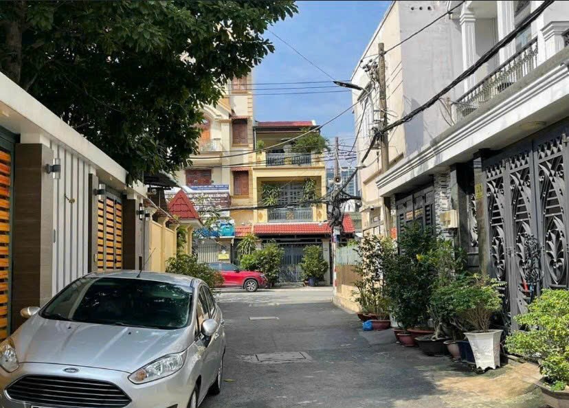 Bán nhà Phú Nhuận HXH , 50m2, 5 Tầng BTCT Thích Quảng Đức . Giá 7,9 Tỷ.