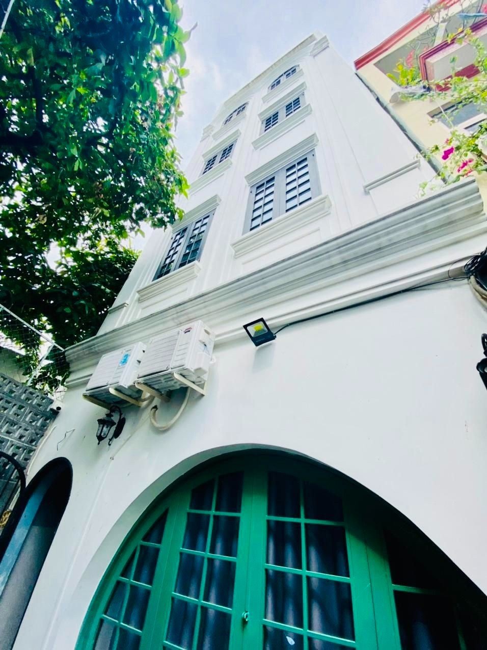 Bán tòa nhà CHDV Trần Bình Trọng, 5 tầng BTCT. 16PN, thu nhập 1.2 tỷ/năm