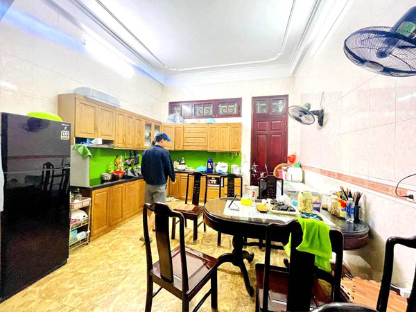 can-nha-ban-tai-so-10-pho-cu-chinh-lan-3