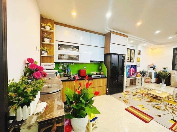 Thiết kế không gian bếp của căn nhà số 7 trong ngõ 160 Ái Mộ cần bán can-nha-so-7-trong-ngo-160-Ai-Mo-can-ban